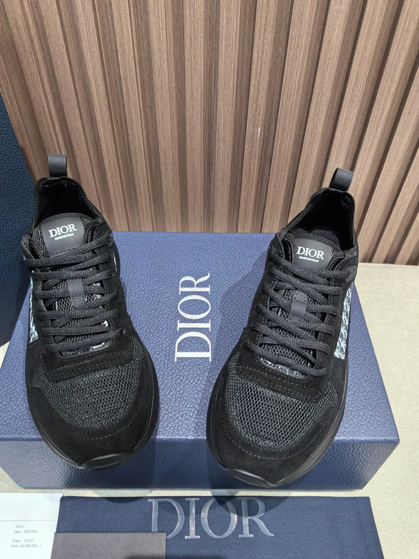 Factory price: 440💰 🔍Top purchasing agent🇮🇹 Dior's super-popular sports shoes, popular for street men, are synchronized with the new product counters. The uppers are made of Italian original imported cowhide and matched with D's customized fabrics. It is a must-have for fashionistas. The complex craftsmanship is perfectly reproduced. Imported soft cowhide foot pads, soles: original soles specially provided by the original factory, exclusive movable molded soles are super comfortable, original factory follow-up goods, 🔍🔍high quality, you can enter and exit the counter at will, welcome to compare, code number 38-45 (46 can be customized and cannot be returned or exchanged)